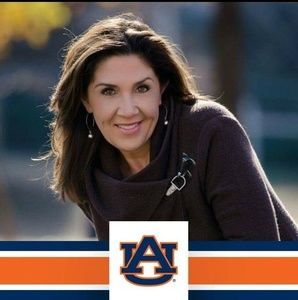 Meet your Posher, Leigh